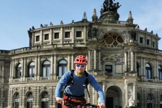 Fahrradtour durch Dresden Deutschland mit Semperoper. ALPStours Sachentrails.